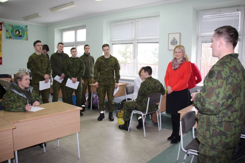 Jau tradiciniu tapusi Kariūnų bataliono organizuojama kraujo donorystės diena sulaukia daug kariūnų. Nuotr. http://kraujodonoryste.lt