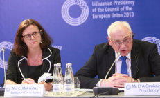 EK narė Cecilia Malmstrom ir vidaus reikalų ministras Dailis Barakauskas. Martyno Ambrazo (ELTA) nuotr.