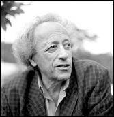 Vienas žymiausių šiuolaikinių prancūzų poetų, eseistas ir meno kritikas (2007 m. viešėjęs ir Lietuvoje, „Poezijos pavasario“ festivalyje) Bernard'as Noëlis