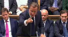 Didžiosios Britanijos premjeras Davidas Cameronas negauna parlamento pritarimo