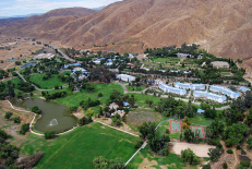 „Gold Base“ („Aukso bazė“) Gilman Hot Springs vietovėje Kalifornijoje – itin kruopščiai saugomas Scientologijos bažnyčios centras