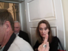 Vakar "lrytas.lt" žurnalistė A. Kuznecovaitė atvyko stebėti, kaip Vilniaus apygardos teismas skelbs nuosprendį E. Kusaitei (už žurnalistės nugaros matome advokatą Kęstutį Stungį). Leono Merkevičiaus nuotr. iš "tiesos.lt"