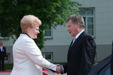 Dalia Grybauskaitė Suomijos prezidentui paaiškino, kad žmonių nuomonė, išreikšta referendumo metu dėl naujos atominės statybos, jokios didesnės reikšmės Lietuvoje neturi. Nuotr. "prezidentas.lt"