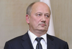 Spėliojama, kad vienas Seimo nacionalinio saugumo ir gynybos komiteto vadovų M. Mackevičius Lietuvos Nepriklausomybės priešaušryje galėjo mokytis KGB mokykloje arba svarbiausioje komunistų partijos lyderių kalvėje Maskvoje. Nuotr. iš "wspolnotapolska.org.pl"
