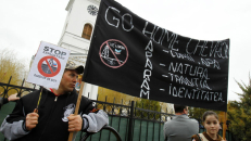 Protestas prieš „Chevron“ Barlade, esančiame už 266 km nuo Bukarešto. 2013 m. balandžio 4 d.