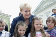 Tarptautinę vaikų gynimo dieną švenčia, visada didelį dėmesį ir meilę vaikams demonstruoja ir Lietuvos prezidentė D. Grybauskaitė. Neabejojama, kad taip bus ir šiemet. Nuotr. prezidentas.lt