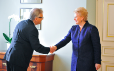 Finansų ministras R. Šadžius ir LR prezidentė Dalia Grybauskaitė. Nuotr. prezidentas.lt