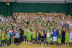 Prezidentė D. Grybauskaitė (šiek tiek kairiau nuo centro per vidurį), kaip ir visi kiti paprasti piliečiai, laukia, kada pagaliau bus pareikšti įtarimai tiems valstybės tarnautojams, kurie dalyvavo nutekinant valstybės paslaptį žiniasklaidai. Nuotr. prezidentas.lt