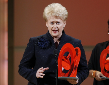 Prezidentė D. Grybauskaitė – daugelio prizų laimėtoja, tarp jų – ir žurnalo „Glamour“ „Metų Moters“ savininkė. Nuotr. prezidentas.lt