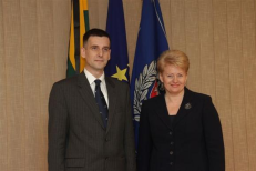 Melai ant melų, o ant tų melų – melai ir maži meleliai: VSD vadovas ir LR prezidentė. Nuotr. prezidentas.lt