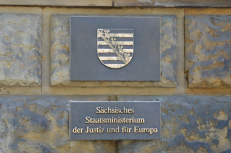 Operos ir baleto teatro rekonstrukciją tyrę prokurorai pirmąjį teisinės pagalbos prašymą Saksonijos Valstybinei teisingumo ministerijai išsiuntė dar 2009 m. rugpjūčio 17 d., tačiau jokių atsakymų iš Vokietijos taip ir nesulaukė