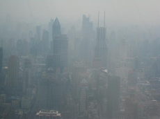 Šanchajų gaubia gelsvas smogas. Salt.gr nuotr.