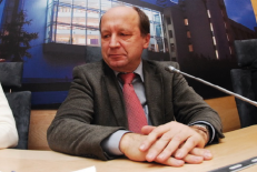 A. Kubilius rado būdų, kaip nevykdyti Aukščiausiojo teismo sprendimo dėl neteisėtų statybų Kuršių nerijoje. Bet ką gali žinoti - gal šis teismo sprendimas premjerui patiks labiau ir V. Giržadas dar šiandien bus grąžintas į darbą. Nuotr. agentūra LAVA.