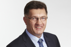 Premjero postą besimatuojantis Algirdas Butkevičius - vienas iš spjovusių į Konstitucinio teismo išvadą.