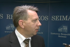 Ištikimas Prezidentės D. Grybauskaitės statytinis D. Valys puikiai susitvarko su visomis jam iškeltomis užduotimis - dar nė vienam valstybinio masto nusikaltėliui plaukas nuo galvos nenukrito, nė vienos valstybinio masto aferos prokurorams "nepavyksta" iš