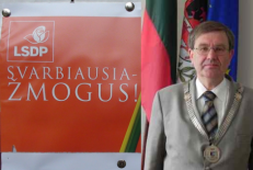 Koks apmaudus nesusipratimas: ŽMOGUMI besirūpinančios partijos atstovas J. Sartauskas pamiršo žmogų...