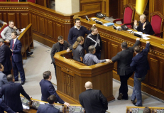 Ukrainos parlamentas priėmė amnestiją sulaikytiems demonstrantams. EPA-Eltos nuotr.