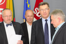 Premjeras Algirdas Butkevičius (antras iš dešinės) su savo bičiuliais.