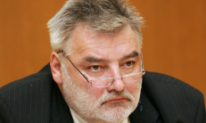 "Lietuvos nacionalinės kultūros ir meno premijos laureatas, Vytauto Didžiojo ordino Riterio kryžiaus, Belgijos Karūnos ordino Komandoro kryžiaus, trijų Lenkijos kryžių kavalierius, įvairių valstybinių komisijų, skirstančių, dalijančių, gaunančių narys...