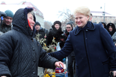 Prezidentė Dalia Grybauskaitė ryžtingai kovoja su politine korupcija ir rūpinasi kiekvienu šalies žmogumi. Nuotr. prezidentas.lt