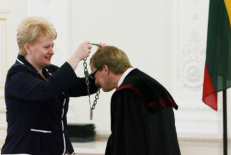 Iš generalinio prokuroro pareigų pasitraukęs A. Valantinas lyg niekur nieko su prezidentės palaiminimu grįžo darbuotis teisėju į Vilniaus miesto 2-ąjį apylinkės teismą. Nuotr. ELTA