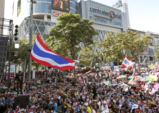 Pasipriešinimo nesulaukę dešimtys tūkstančių protestuotojų užėmė centrines Bankoko dalis. EPA-Eltos nuotr.