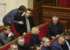 Opozicijos lyderis Vitalijus Klyčko parlamento posėdyje. EPA-Eltos nuotr.