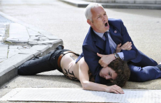 „Femen“ aktyvistės tramdymas. AFP nuotr.