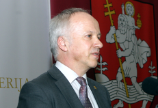 Paraišką tapti kandidatu į prezidentus VRK pateikė ir Kauno verslininkas Vladas Lašas. Eltos nuotr.