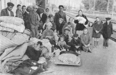 „Rusija greitai „sužinos“, kad Krymas – teroristų irštva, ir prasidės nauja mano tautos kelionė kančios keliu“, – rašo A. Muždabajevas. Ši istorinė nuotrauka paskelbta prie publikacijos apie 1944 m. gegužės 18 d. įvykdytą Krymo totorių deportaciją