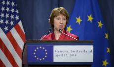 ES vyriausioji užsienio reikalų įgaliotinė C. Ashton komentuoja Ženevoje surengtų keturšalių derybų dėl Ukrainos rezultatus. Nuotr. EPA-ELTA
