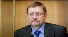 Vienas iš daugelio pagrindinių kovotojų su politine korupcija Lietuvoje – socialdemokratas, Teisingumo ministras Juozas Bernatonis. Nuotr. eu2013.lt