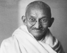 Mahatma Gandis yra pastebėjęs, kad aplinkos požiūris kinta nuo šūksnių „Visiška nesąmonė!“ iki ovacijų: „Aš visada taip sakiau!“