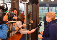 Pasaulio žiniasklaida Briuselyje gaudė kiekvieną ištartą D. Grybauskaitės žodį. Nuotr. prezidentas.lt