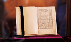 Katekizmas – pirmoji spausdinta lietuviška knyga. Išleista 1547 m. sausio 8 d. Autorius – Martynas Mažvydas. Nuotr. wikipedia.org