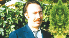 Houari Boumediene (Hawārī Bū-Madyan, 1932-1978) – vienas pagrindinių Alžyro išsilaisvinimo iš Prancūzijos kolonijinio režimo dešimtmečiais trukusio karo vadovų. Nuo 1965 m. iki 1976 m. - Alžyro Revoliucijos Tarybos pirmininkas, vėliau - gynybos ministras, antrasis nepriklausomo Alžyro Prezidentas (1976 – 1978). Jo vardu pavadintas sostinės Alžyro tarptautinis aerouostas. Jis - vienas Alžyro išsilaisvinimo kovos simbolių. 
