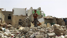 Pasak Jungtinių Tautų, nuo Saudo Arabijos agresijos Jemene pradžios šiemet jau žuvo per 1800, sužeista 7330 žmonių. Jemenas bombarduojamas iš lėktuvų. 