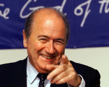 Pasak JAV žiniasklaidos, tarp kaltinamųjų korupcija gali būti ir FIFA prezidentas Džozefas Blateris (Joseph Blatter).