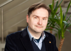 Andrius Vaišnys – Lietuvos žurnalistas, Vilniaus universiteto Komunikacijos fakulteto Žurnalistikos instituto profesorius, Komunikacijos fakulteto dekanas.