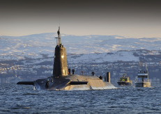 Laivas HMS Vanguard, esantis Škotijoje, turi galingas Trident sistemos atomines bombas.