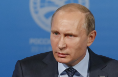 Viena iš „minkštosios galios“ priemonių yra kuo dažniau rodyti norimo į sąmonę įdiegti personažo veidą – delfi.lt dažniausiai reklamuoja V. Putino veidą. Nuotr. businessinsider.com