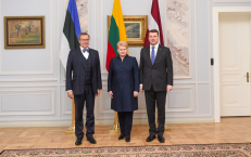 Prezidentūra paskelbė: Baltijos šalių vienybė – pavyzdys Europai. Nuotraukoje prezidentės susitikimas su Latvijos ir Estijos prezidentais. Nuotr. prezidentas.lt
