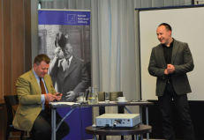 Vienas žymiausių Lietuvos propagandistų V. Laučius (dešinėje) atvirai išjuokė apgailėtinas žurnalistų ir politologų pastangas, kuriomis ne kartą pranašauta arba konstatuota V. Putino vykdomos politikos baigtis. Nuotr. facebook.com