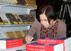 VU TSPMI: „Ką tik sveikinome docentę Neriją Putinaitę, o dabar palaikome: akademinė laisvė yra mūsų vertybė, o būti visų priekyje kartais reiškia būti nemėgiamam, bet būtinai drąsiam!“. Nuotr. facebook.com