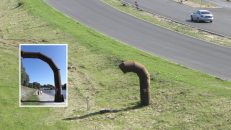 VEKS’inė Lietuva: garsiojo naujųjų laikų nepriklausomos Lietuvos simbolio – VEKS vamzdžio – benamis giminaitis vamzdelis šalia Vilniaus aplinkelio. Nuotr. E.eu