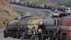 Naftos prekeiviai prie Turkijos sienos. 