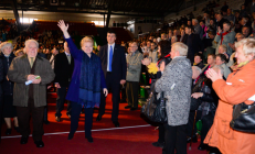 Prezidentė D. Grybauskaitė Lietuvos tremtinių yra tiesiog garbinama. Nuotraukoje – prezidentė Lietuvos politinių kalinių ir tremtinių sąjungos, 2013 m. minėjusios 25 metų jubiliejų, svarbiausia viešnia. Nuotr. prezidentas.lt