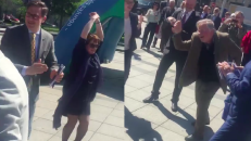 Konservatorių Vilties fiestoje trypė ir eiliniai konservatoriai, ir konservatorių patriarchas V. Landsbergis, ir visi kiti.