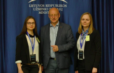 R. Valatka (viduryje). Nuotr. facebook.com