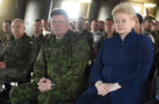 Prezidentė D. Grybauskaitė (dešinėje). Nuotr. prezidentas.lt